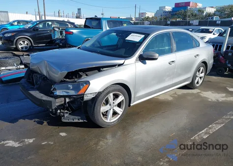 2013 Volkswagen Passat 2.5L Se z USA, uszkodzony, nr VIN 1VWBP7A37DC129991